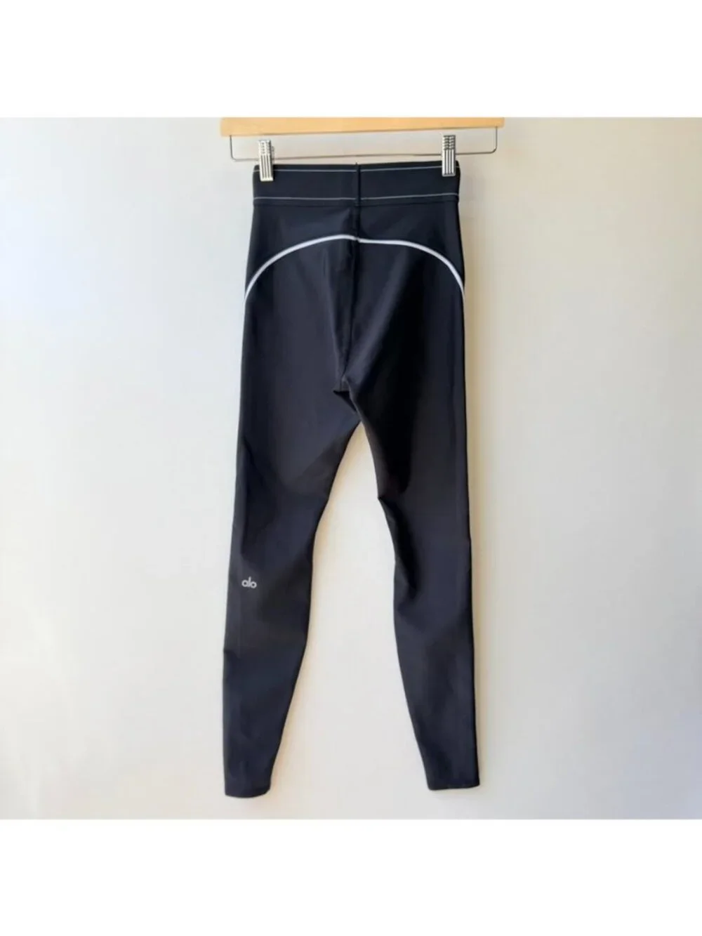 Alo Yoga Women’s Size XS Black High Waist Leggings Pants J222